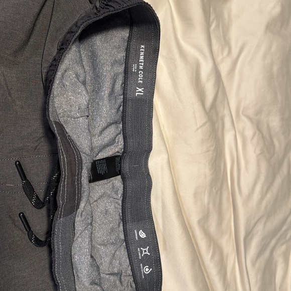 Men’s NWOT Kenneth Cole swim trunks - Picture 2 of 3